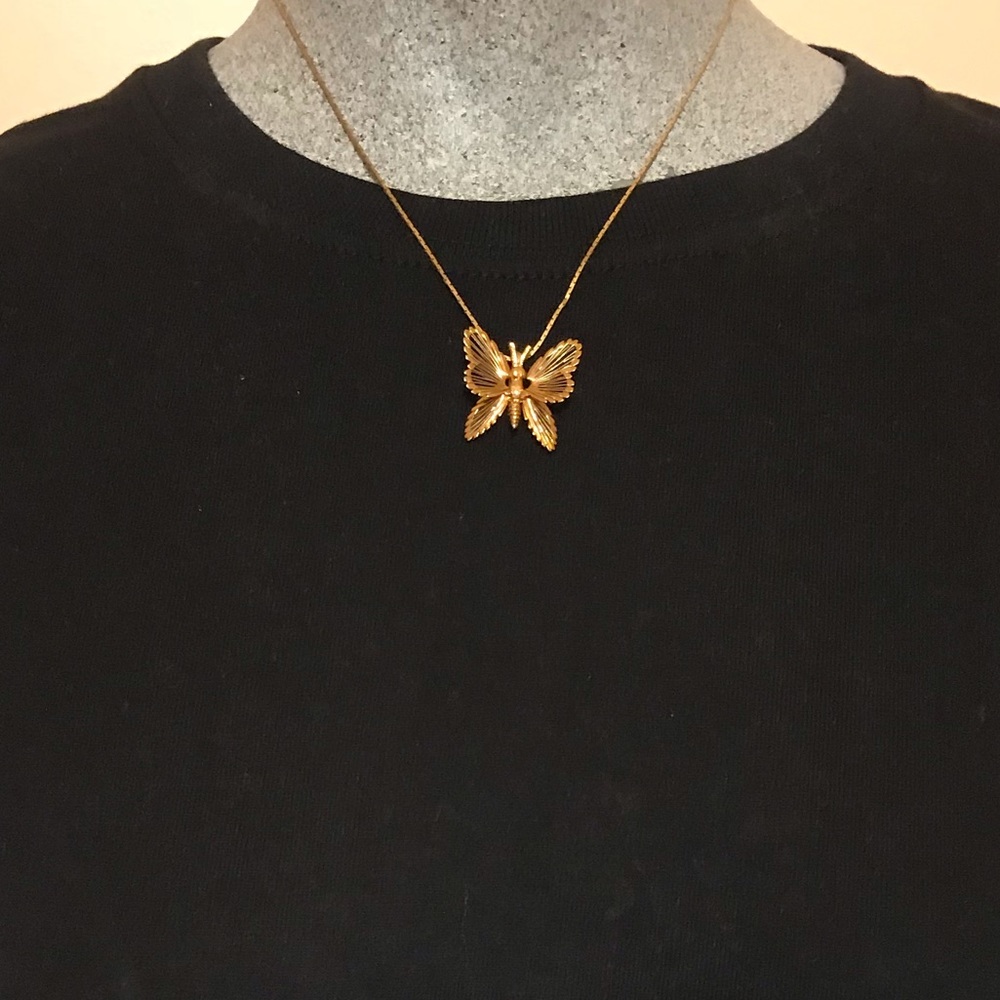 Dainty butterfly necklace